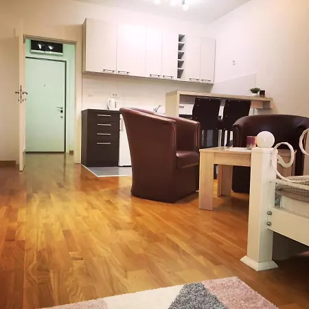 Vikont With Parking 5 Eur Per Day Belgrado