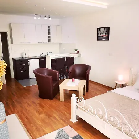 Vikont With Parking 5 Eur Per Day Apartamento