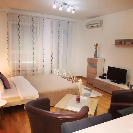 Vikont With Parking 5 Eur Per Day Apartamento